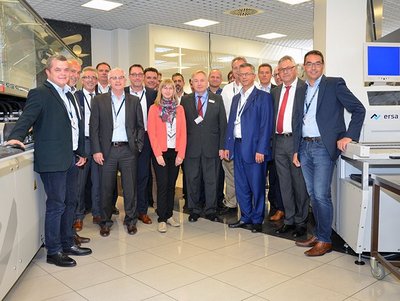 Echte Einsichten: Teilnehmer der VDMA-Arbeitskreis-Sitzung Kundendienst im Ersa Demo- und Applikations-Center in Wertheim