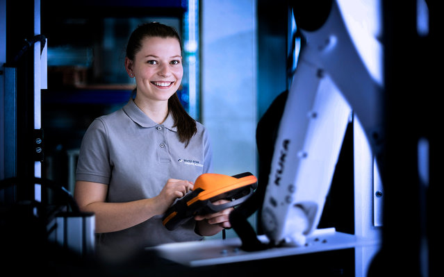 Duales Studium, Werkstudententätigkeit oder Abschlussarbeit? Melde dich bei uns! Duales Studium, Werkstudententätigkeit oder Abschlussarbeit? Melde dich bei uns!