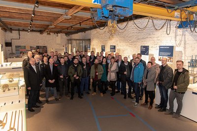 Teilnehmer des zweiten Länder-Technologie-Seminars aus Skandinavien beim Besuch des Hammermuseums in Hasloch