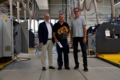 30 Jahre für Ersa: Klaus Schmid (Mi.), mit Geschäftsführer Ralph Knecht (li.) und Betriebsrat Jochen Klein