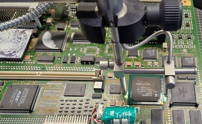 Ausschnitt Zerstörungsfreie BGA-Inspektion mit ERSASCOPE Ausschnitt Zerstörungsfreie BGA-Inspektion mit ERSASCOPE