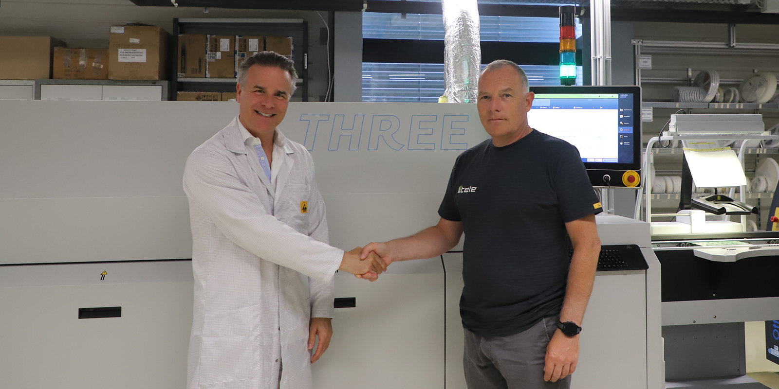 Gute Partner seit über 20 Jahren: Gerhard Sattler von TELE (re.) und Stefan Kessler von der Stepan GmbH Gute Partner seit über 20 Jahren: Gerhard Sattler von TELE (re.) und Stefan Kessler von der Stepan GmbH