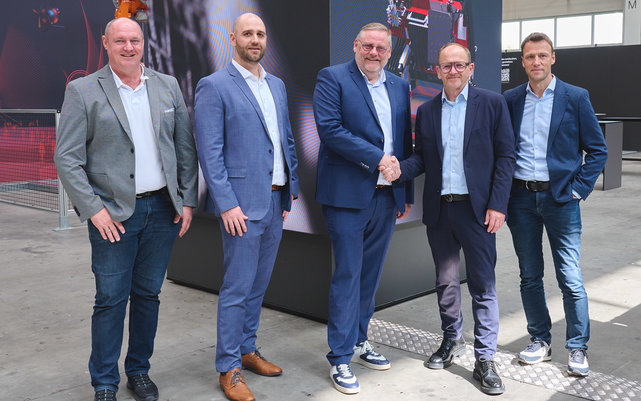 V.l.n.r.: Thomas Rathner (Leiter Gießtechnik, Fill), Christian Diehm (Leiter Zentralbereich Finanzen, Kurtz Ersa), Thomas Mühleck (CEO Kurtz Ersa), Andreas Fill (Eigentümer und CEO, Fill), Martin Reiter (CFO, Fill), Foto: Fill V.l.n.r.: Thomas Rathner (Leiter Gießtechnik, Fill), Christian Diehm (Leiter Zentralbereich Finanzen, Kurtz Ersa), Thomas Mühleck (CEO Kurtz Ersa), Andreas Fill (Eigentümer und CEO, Fill), Martin Reiter (CFO, Fill), Foto: Fill