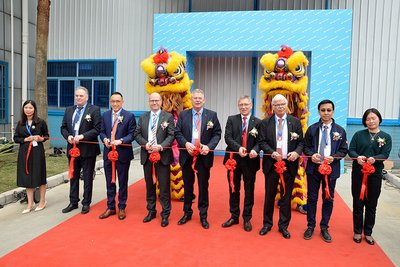 Vertreter des Kurtz Ersa-Managements bei der Eröffnung des Erweiterungsbaus am Standort in Zhuhai