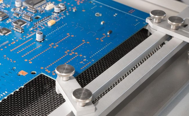 High Q Electronic Service setzt auf Ersa HR 550 High Q Electronic Service setzt auf Ersa HR 550