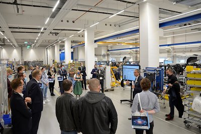 Im Rahmen des Technologieforums wurden auch Werksführungen durch die Smart-Factory-Lötmaschinenproduktion im neuen Ersa Werk 2 angeboten
