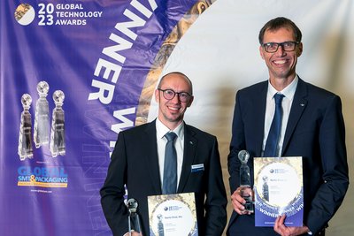 Nahmen für Ersa jeweils einen SMT Technology Award entgegen: Robert Schirmacher (li.), Produktmanager Selektiv, und Jörg Nolte, Produktmanager Rework & Inspektion
