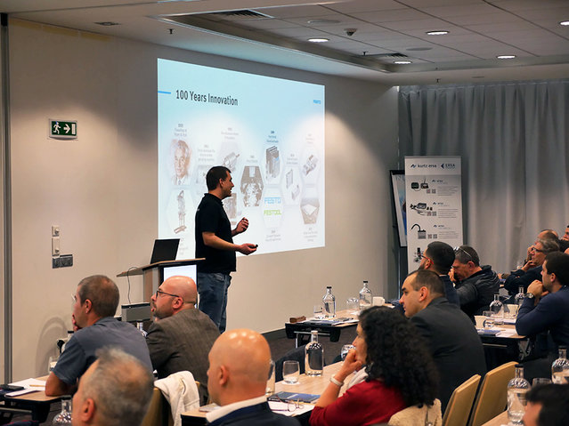 M.Eng. Stoyan Stoyanov berichtet vom FESTO-Projekt „Erweiterung einer bestehenden Wellenlötanlage um weitreichende Automatisierung“ M.Eng. Stoyan Stoyanov berichtet vom FESTO-Projekt „Erweiterung einer bestehenden Wellenlötanlage um weitreichende Automatisierung“
