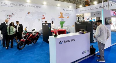 Absoluter Publikumsmagnet auf dem Ersa Stand: das E-Motorrad mit 120 km, das auf Ersa VERSAFLOW und POWERFLOW Maschinen produziert wird
