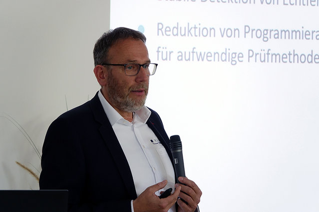Thomas Winkel von der Viscom AG setzte sich mit dem Thema "Wer macht das Rennen: 3D AXI vs. KI-Void-Analyse?" auseinander Thomas Winkel von der Viscom AG setzte sich mit dem Thema "Wer macht das Rennen: 3D AXI vs. KI-Void-Analyse?" auseinander