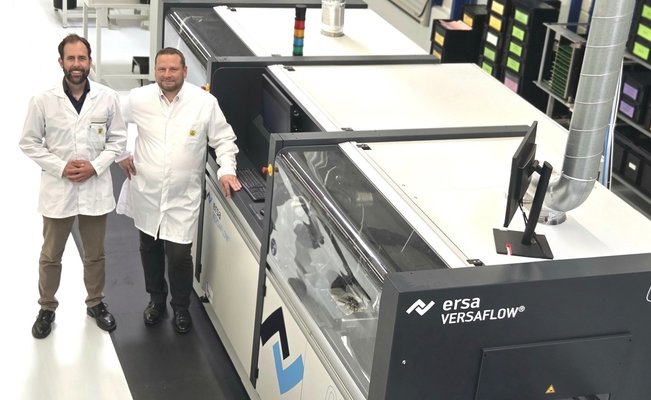 MTL-Geschäftsführer Fabian Larem (li.) mit Ersa Area Sales Manager Mark Birl neben der VERSAFLOW ONE X MTL-Geschäftsführer Fabian Larem (li.) mit Ersa Area Sales Manager Mark Birl neben der VERSAFLOW ONE X