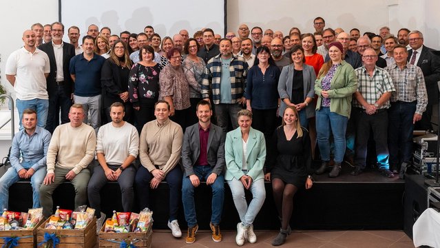 Rund 2.025 Jahre Betriebszugehörigkeit versammelt bei der 5. Jubilarehrung des Kurtz Ersa-Konzerns im Kloster Bronnbach Rund 2.025 Jahre Betriebszugehörigkeit versammelt bei der 5. Jubilarehrung des Kurtz Ersa-Konzerns im Kloster Bronnbach