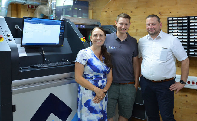 Eine starke Partnerschaft: Unternehmer Martin Mader (Mitte) mit Sandra Paggen-Breu, Geschäftsführerin Paggen GmbH, und Ersa Area Sales Manager Mark Birl Eine starke Partnerschaft: Unternehmer Martin Mader (Mitte) mit Sandra Paggen-Breu, Geschäftsführerin Paggen GmbH, und Ersa Area Sales Manager Mark Birl