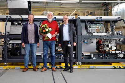 Verabschiedet in den Ruhestand nach 15 Jahren: Helmut Rösler (Mi.) mit Ersa Chef Ralph Knecht (re.) und Betriebsrat Thomas Hartmann